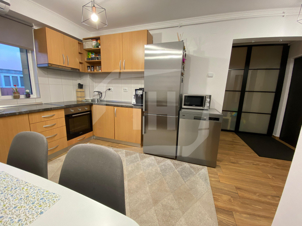 Apartament 2 camere decomandat, zona strazii Brates