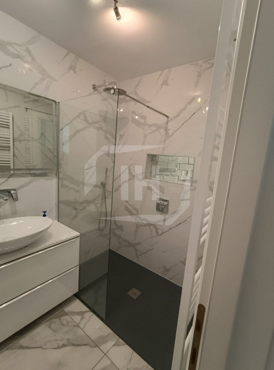 Apartament 3 camere, semidecomandat, parcare, intermediar, Zorilor Sud