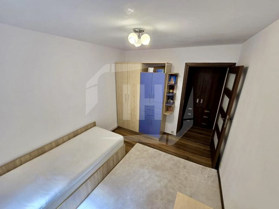 Apartament 4 camere, 2 bai, decomandat, cu parcare, zona Nicolae Titulescu