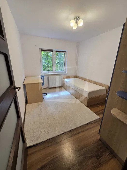 Apartament 4 camere, 2 bai, decomandat, cu parcare, zona Nicolae Titulescu
