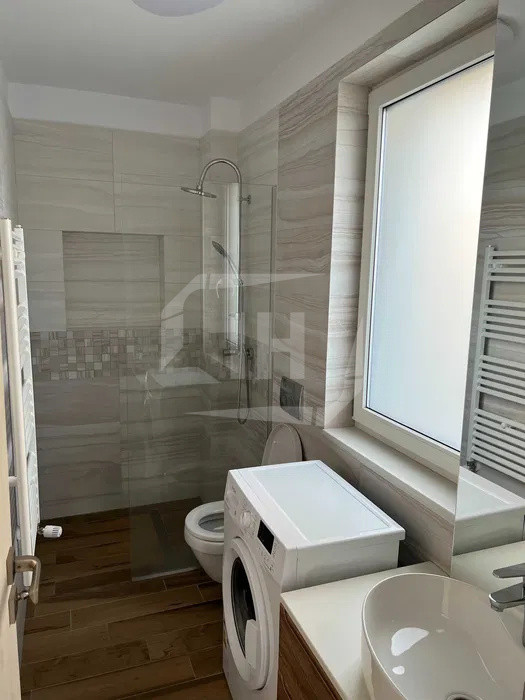 Apartament 3 camere, semidecomandat, la 5 min UMF