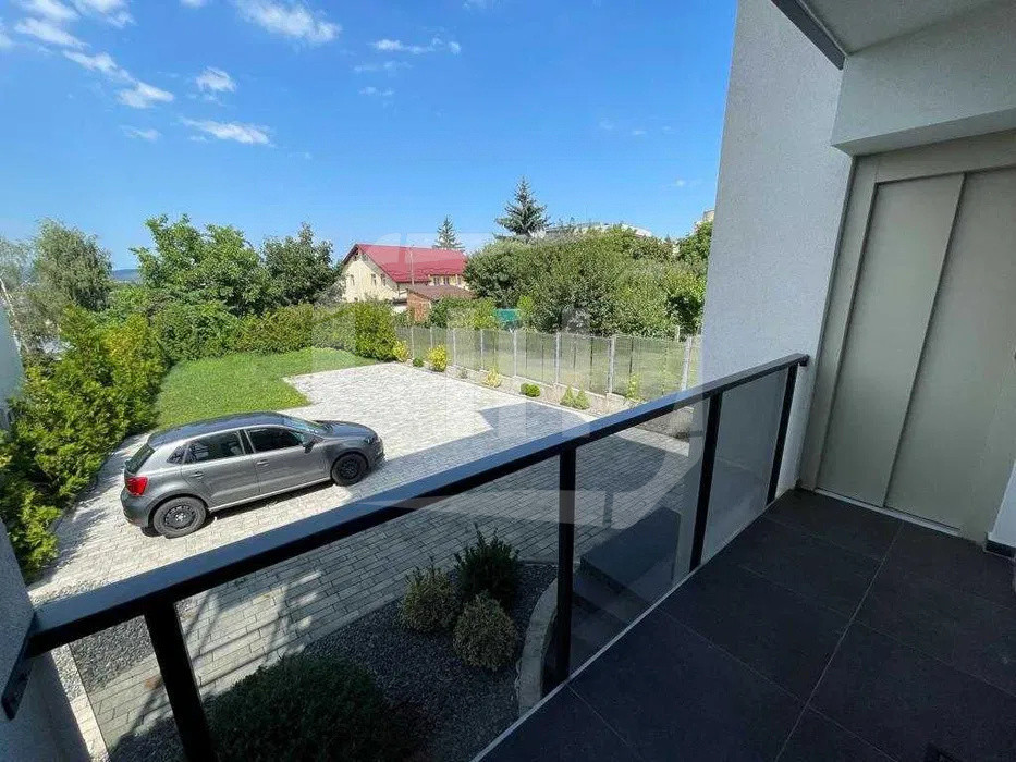 Apartament 3 camere, semidecomandat, la 5 min UMF