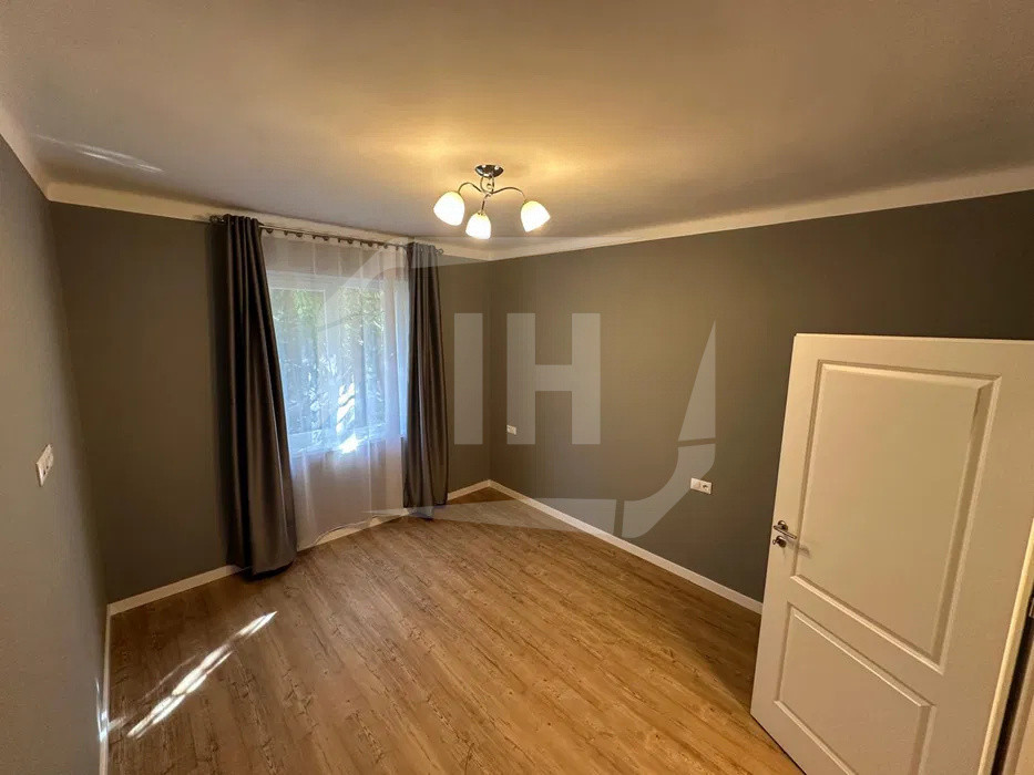 Apartament decomandat, modern, intermediar, zona Horea