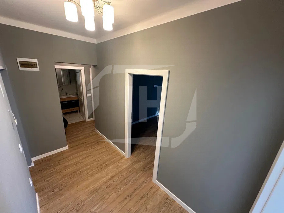 Apartament decomandat, modern, intermediar, zona Horea