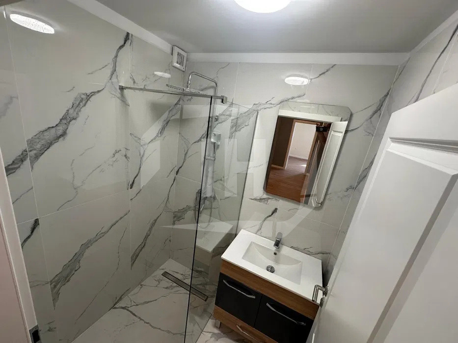 Apartament decomandat, modern, intermediar, zona Horea