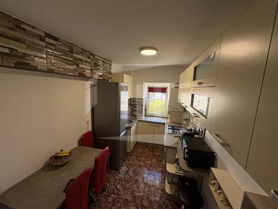 Apartament 3 camere, 2 bai, etaj intermediar, la cheie!