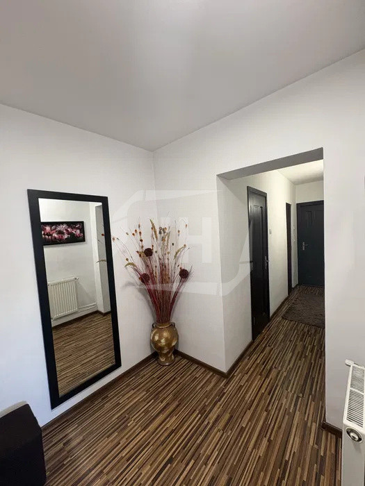 Apartament 3 camere, 2 bai, etaj intermediar, la cheie!
