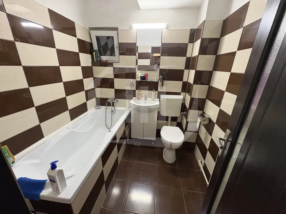 Apartament 3 camere, 2 bai, etaj intermediar, la cheie!