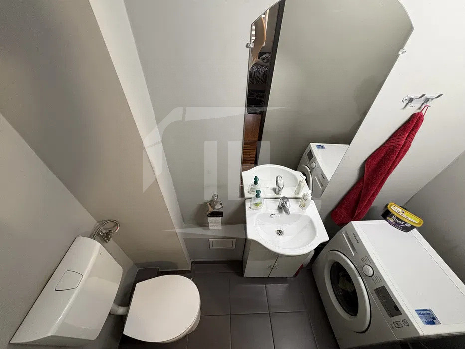 Apartament 3 camere, 2 bai, etaj intermediar, la cheie!
