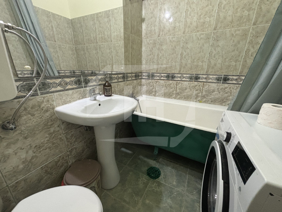 Apartament 4 camere, 2 bai, 100mp, curte, 2 min UMF