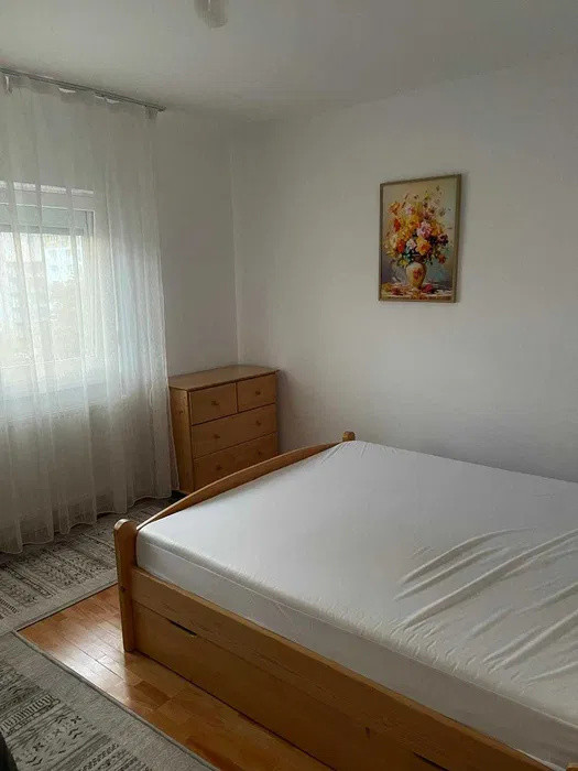 Apartament 2 camere, parcare, zona Plopilor