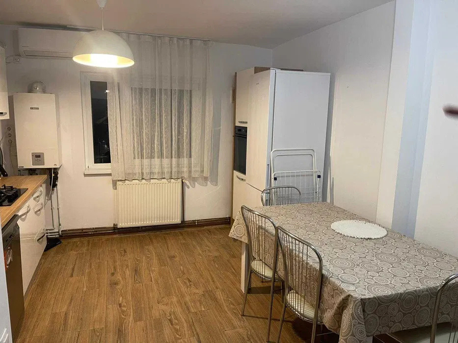 Apartament 2 camere, parcare, zona Plopilor