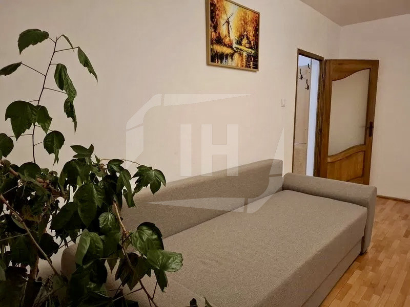 Apartament de inchiriat 2 camere, parcare, zona Plopilor