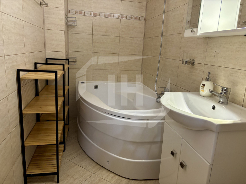 Apartament de inchiriat 2 camere, parcare, zona Plopilor