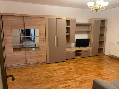 Apartament 2 camere, parcare, zona Plopilor