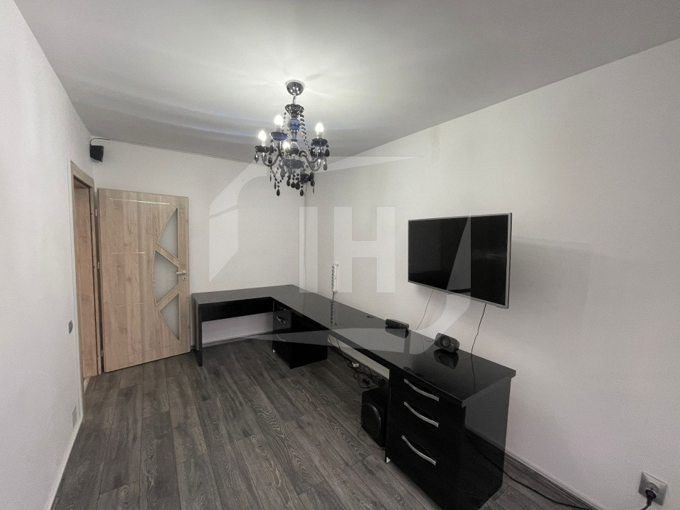 Triplex, curte generoasa, garaj, zona Eroilor