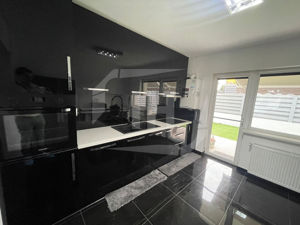 Triplex, curte generoasa, garaj, zona Eroilor