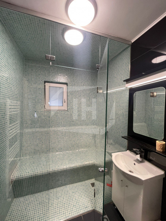 Triplex, curte generoasa, garaj, zona Eroilor