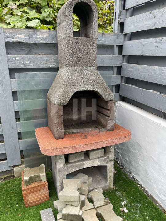 Triplex, curte generoasa, garaj, zona Eroilor