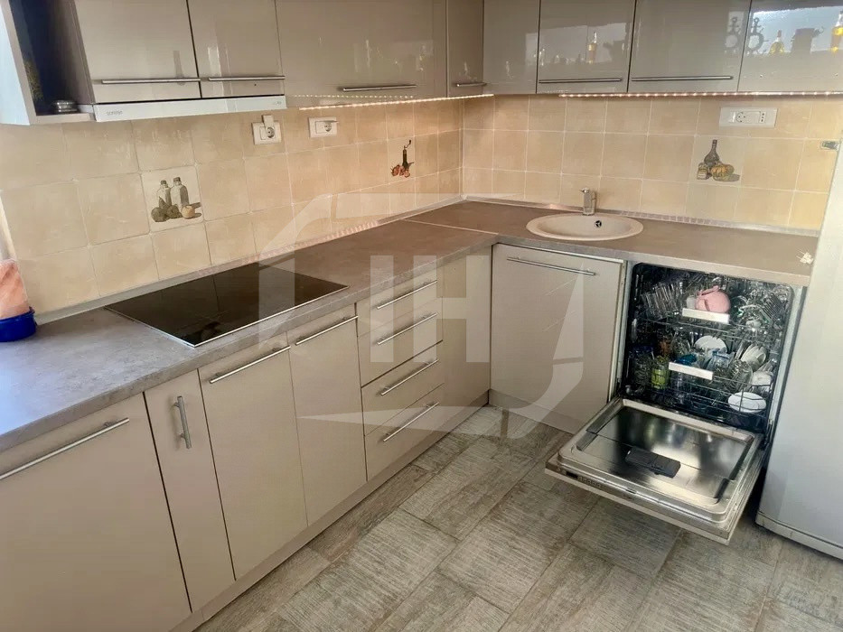 Apartament 3 camere, 100mp, cu parcare, zona Pod Ira