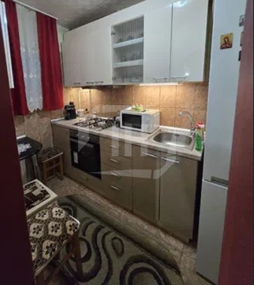 Garsoniera, balcon inchis, Marasti