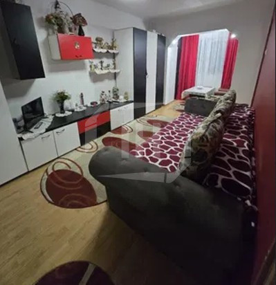 Garsoniera, balcon inchis, Marasti