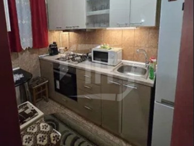 Garsoniera, balcon inchis, Marasti