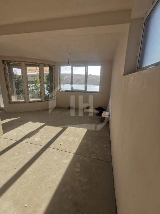 Casa cu priveliste spre lac, 190mp utili, Chinteni
