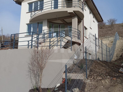 Casa cu priveliste spre lac, 190mp utili, Chinteni