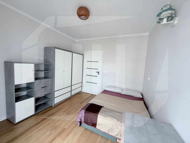 Apartament 3 camere, etaj intermediar, Zona Vivo