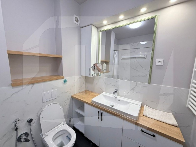 Apartament 3 camere, etaj intermediar, Zona Vivo