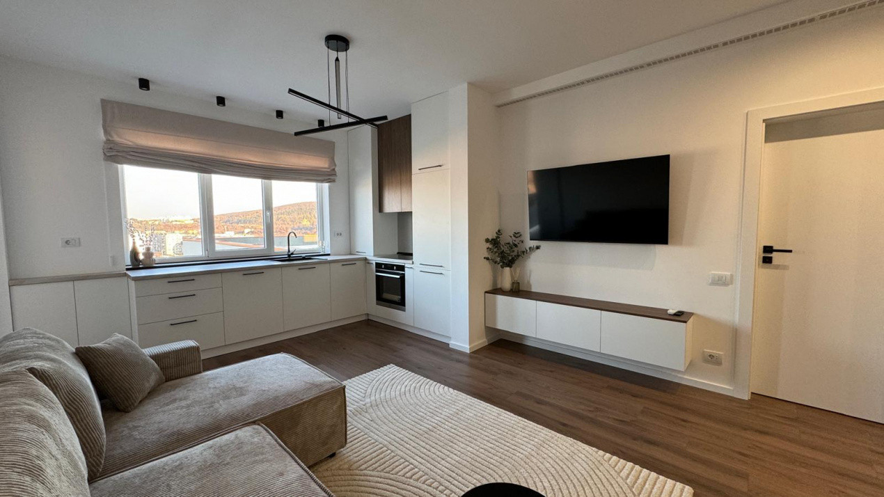 Apartament 3 camere modern, parcare, zona Vivo
