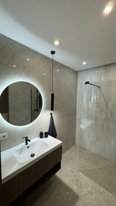 Apartament 3 camere modern, parcare, zona Vivo