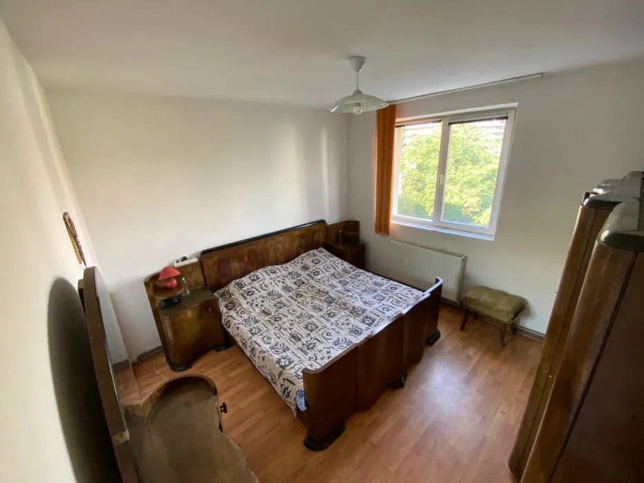 Apartament 2 camere decomandat, etaj 2, zona Parcul Rozelor