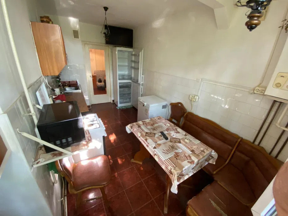 Apartament 2 camere decomandat, etaj 2, zona Parcul Rozelor