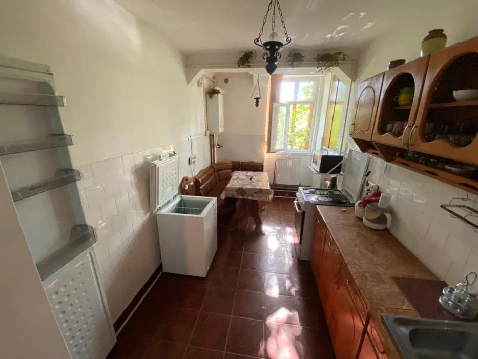Apartament 2 camere decomandat, etaj 2, zona Parcul Rozelor