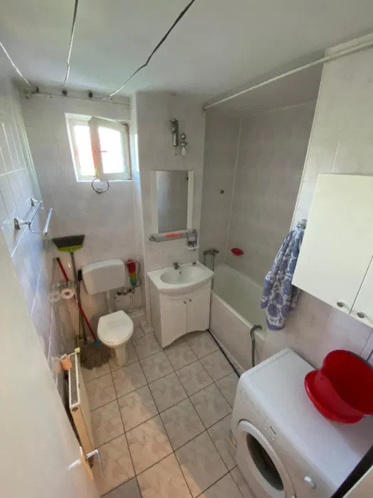 Apartament 2 camere decomandat, etaj 2, zona Parcul Rozelor