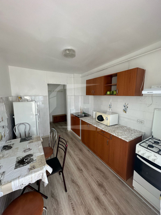 Apartament 2 camere, decomandat, zona Golden Tulip