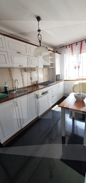 Apartament 3 camere, parcare, Zona Vivo