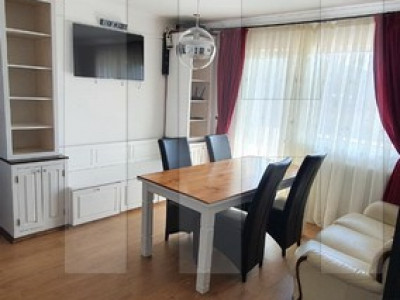 Apartament 3 camere, parcare, Zona Vivo