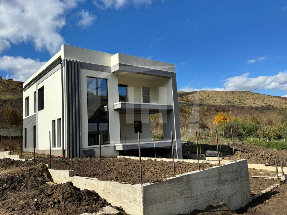 Casa Individuala finalizata, 2 garaje. zona Roata Faget