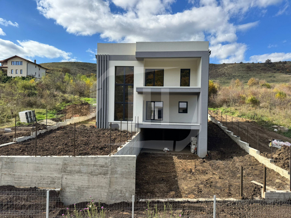 Casa Individuala finalizata, 2 garaje. zona Roata Faget