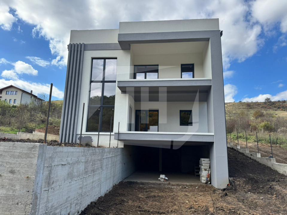 Casa Individuala finalizata, 2 garaje. zona Roata Faget