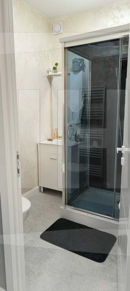 Apartament 2 camere, parcare, gradina, zona Vivo