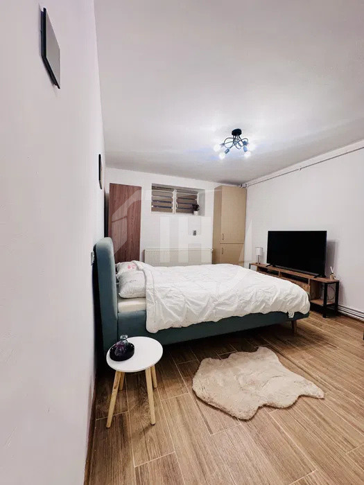 Garsoniera moderna,2 parcari, Centru