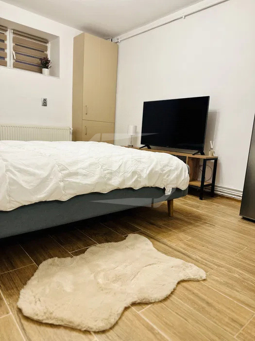 Garsoniera moderna,2 parcari, Centru