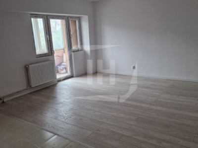 Apartament cu 3 camere, garaj
