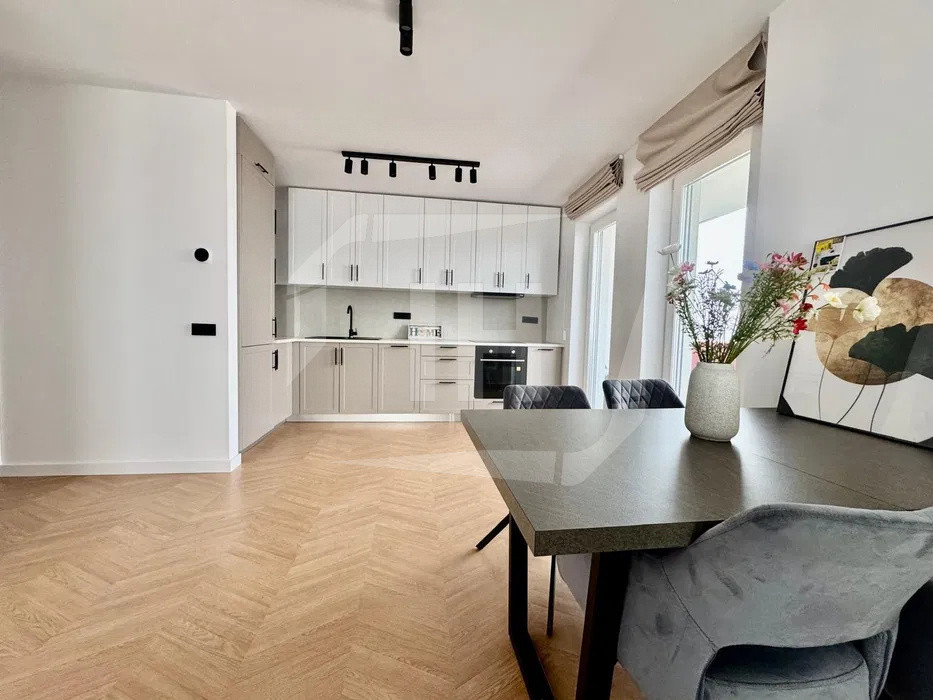 Apartament 3 camere, 2 bai, panoramic,  parcare, bloc nou!