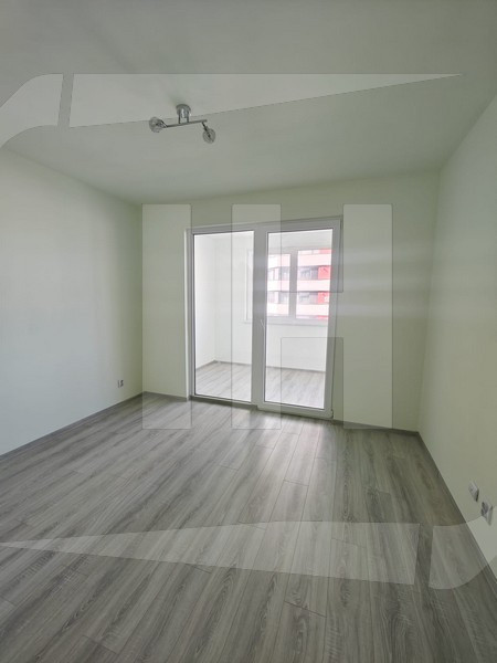 Apartament 3 camere, etaj intermediar, Zona Vivo