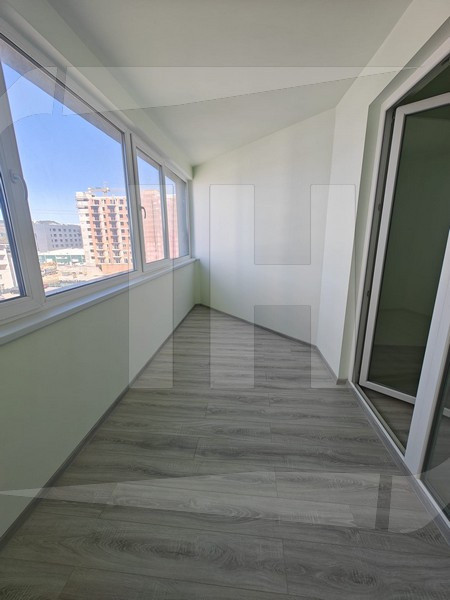 Apartament 3 camere, etaj intermediar, Zona Vivo